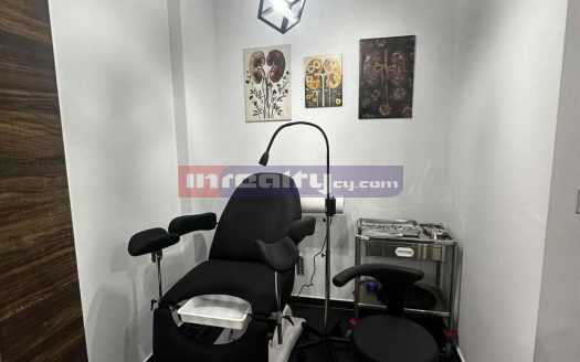 F/F MEDICAL OFFICES NEAR AJAX HOTEL